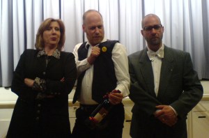 Das Dreamteam von Tod und Vererben: v.l.n.r. Diana Hoffmann-Baljak (Regie und Produktion), yours truly (Text) und Frank Timmermann ("Notar Eveready")